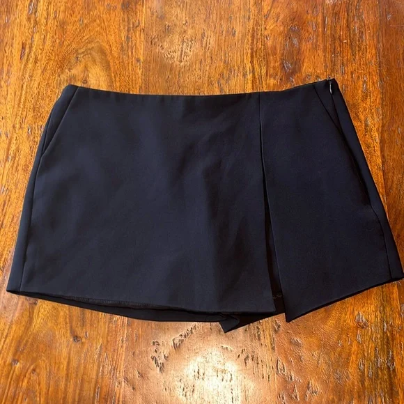 NWOT Size M - Zara Basic Collection Skort - Picture 2 of 8